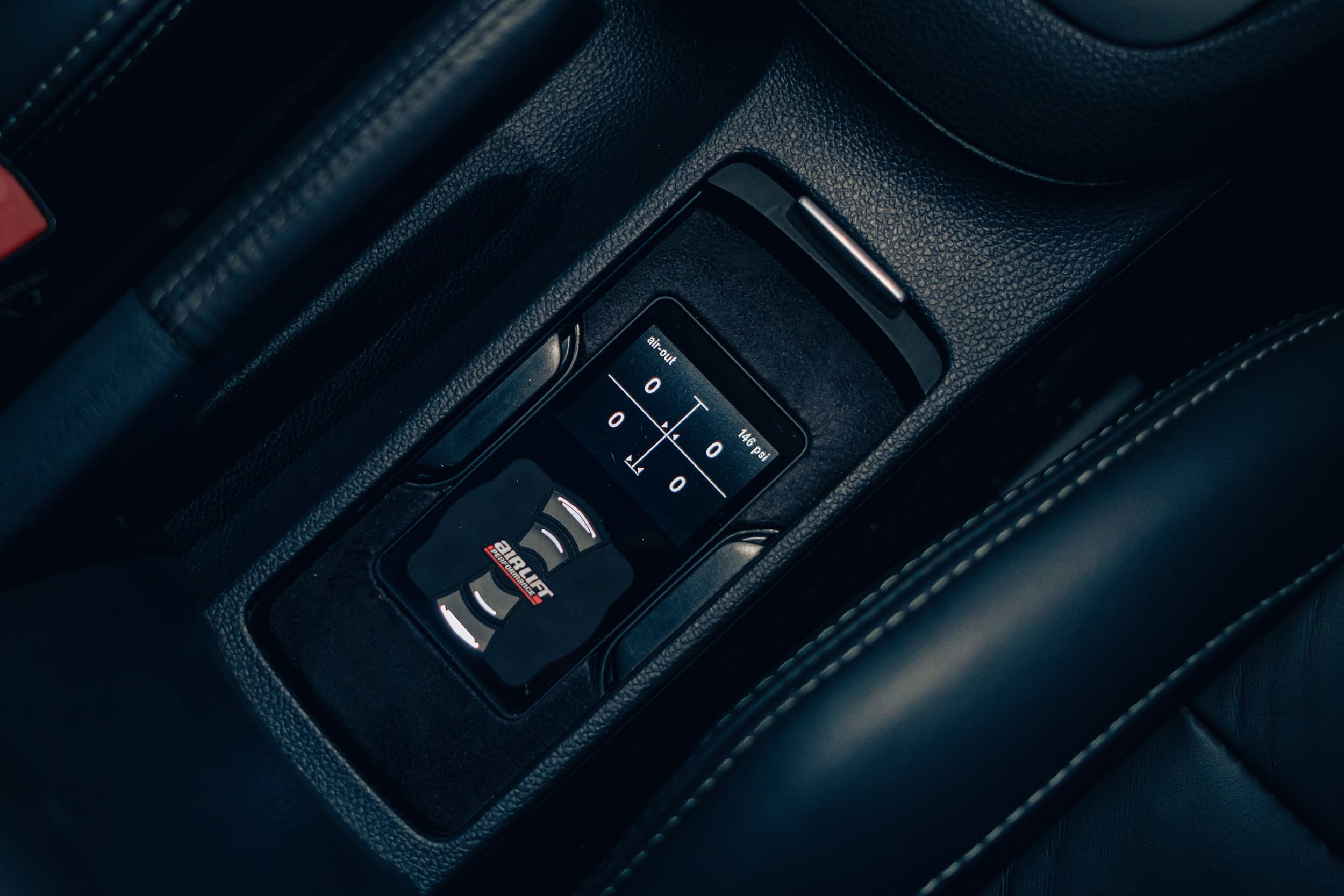 Air Lift Performance Around The World South Africa - VW Golf R trio 3H controller