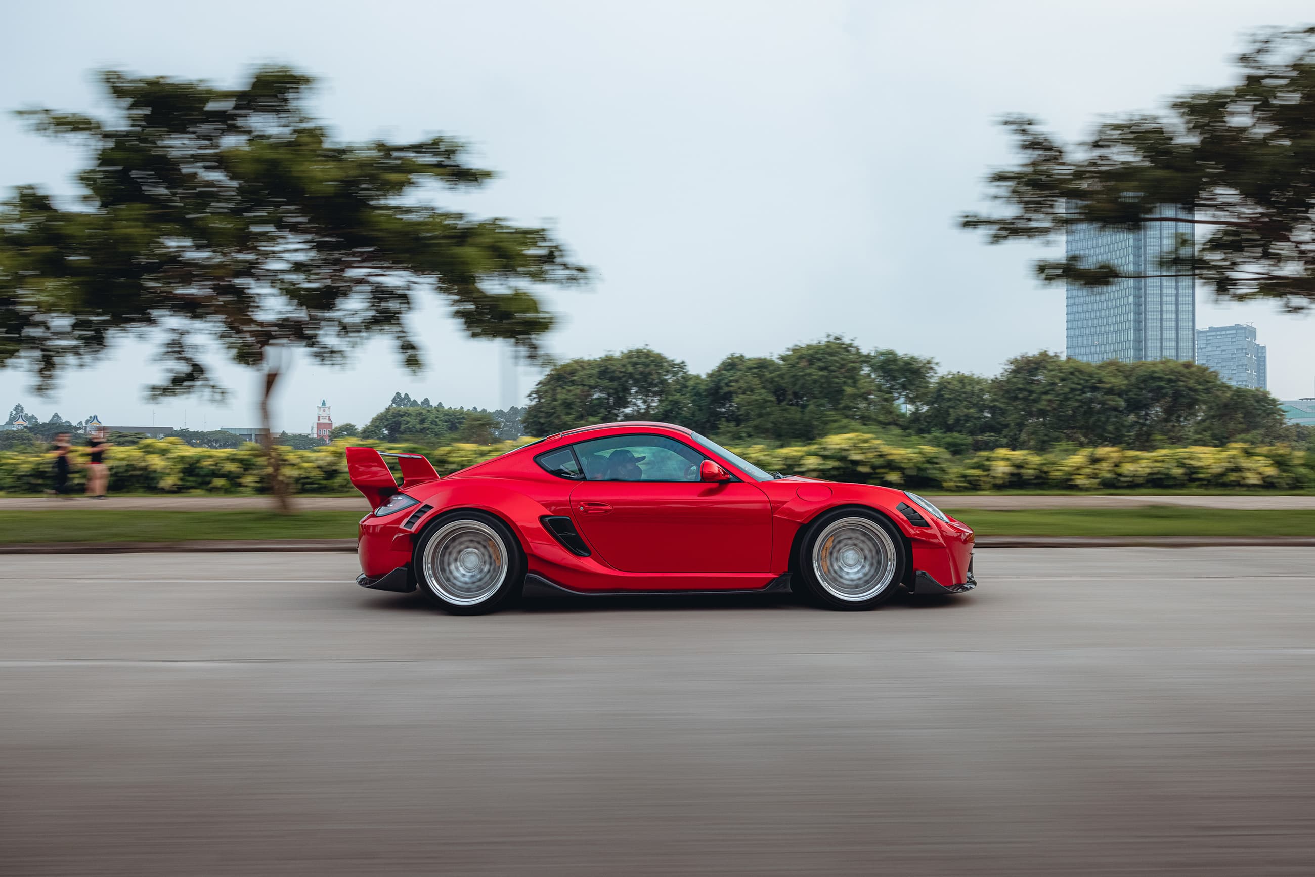 Karma Porsche 987 - rolling side shot